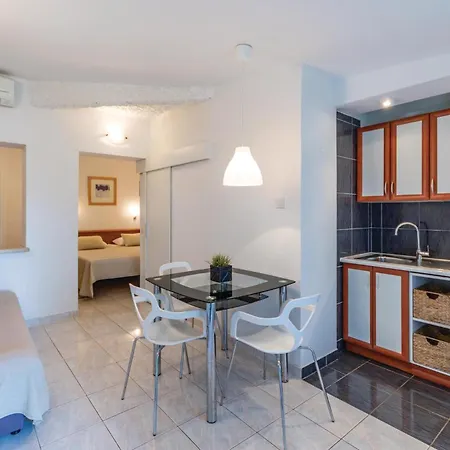 Cozy In With Kitchen * Pula